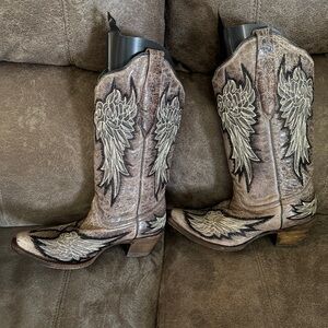 Corral Angel Wing Boots size 6 medium